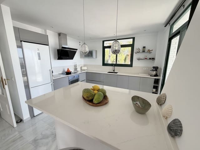 3 bedroom Semi-detached Villa for sale in Benalmádena pueblo, Benalmádena with pool garage - € 629,000 (Ref: 9560673)