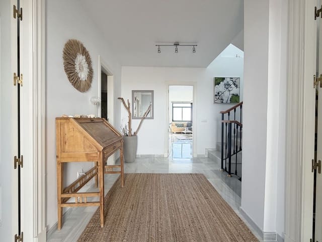 3 bedroom Semi-detached Villa for sale in Benalmádena pueblo, Benalmádena with pool garage - € 629,000 (Ref: 9560673)