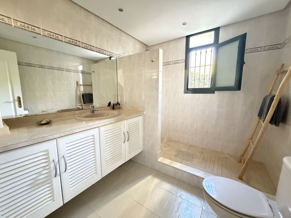 3 bedroom Semi-detached Villa for sale in Benalmadena with pool garage - € 629,000 (Ref: 9560673)