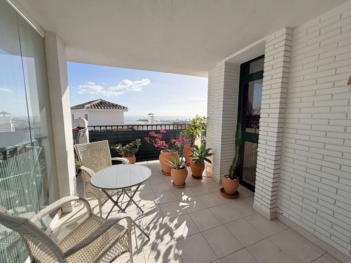 3 bedroom Semi-detached Villa for sale in Benalmadena with pool garage - € 629,000 (Ref: 9560673)