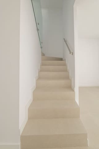 4 sovrum Semi-fristående Villa till salu i Atalaya-Isdabe, Estepona med pool garage - 1 050 000 € (Ref: 9560676)