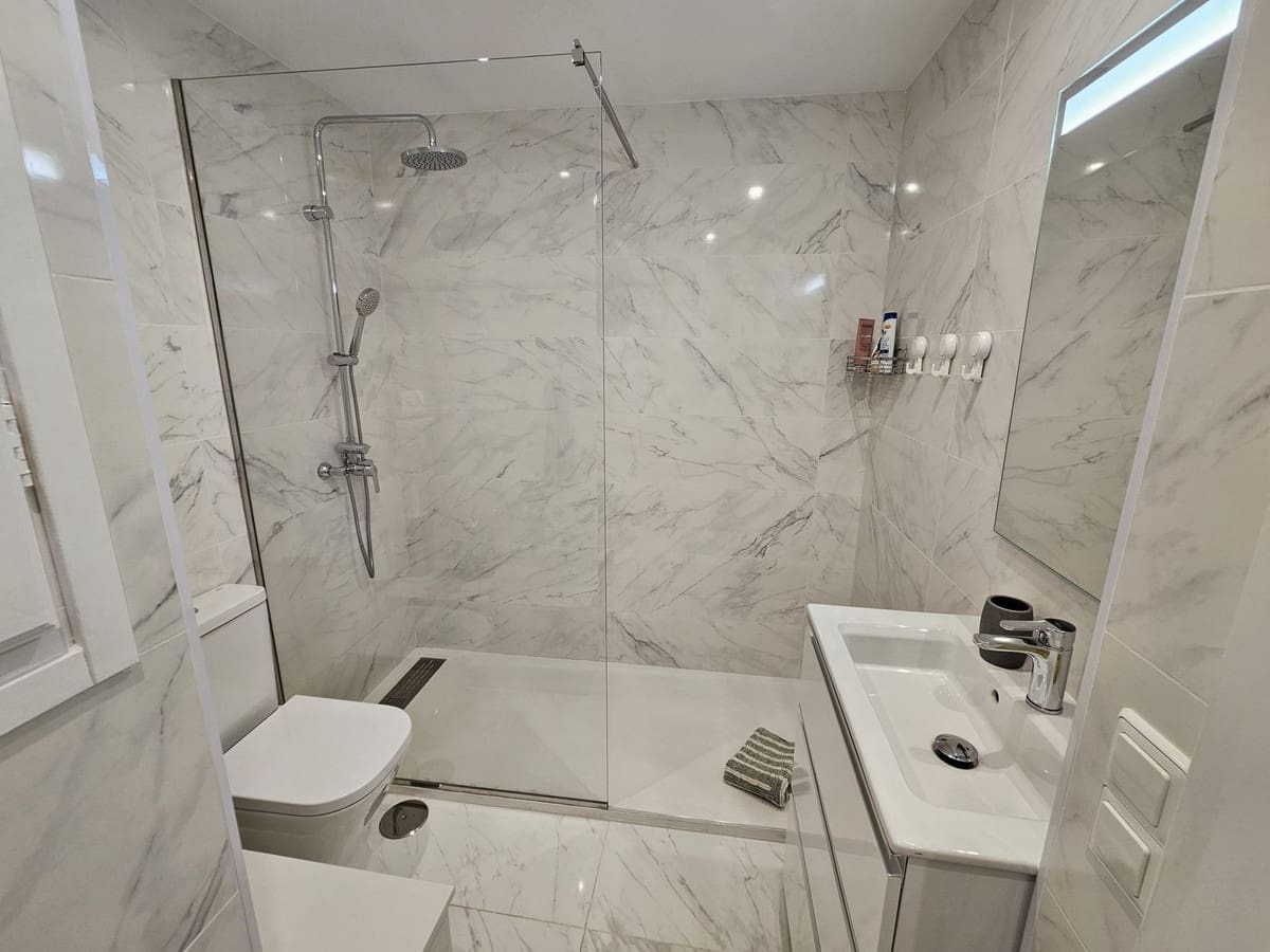 4 makuuhuone Omakotitalo myytävänä paikassa La Cala de Mijas - 899 000 € (Ref: 9566702)