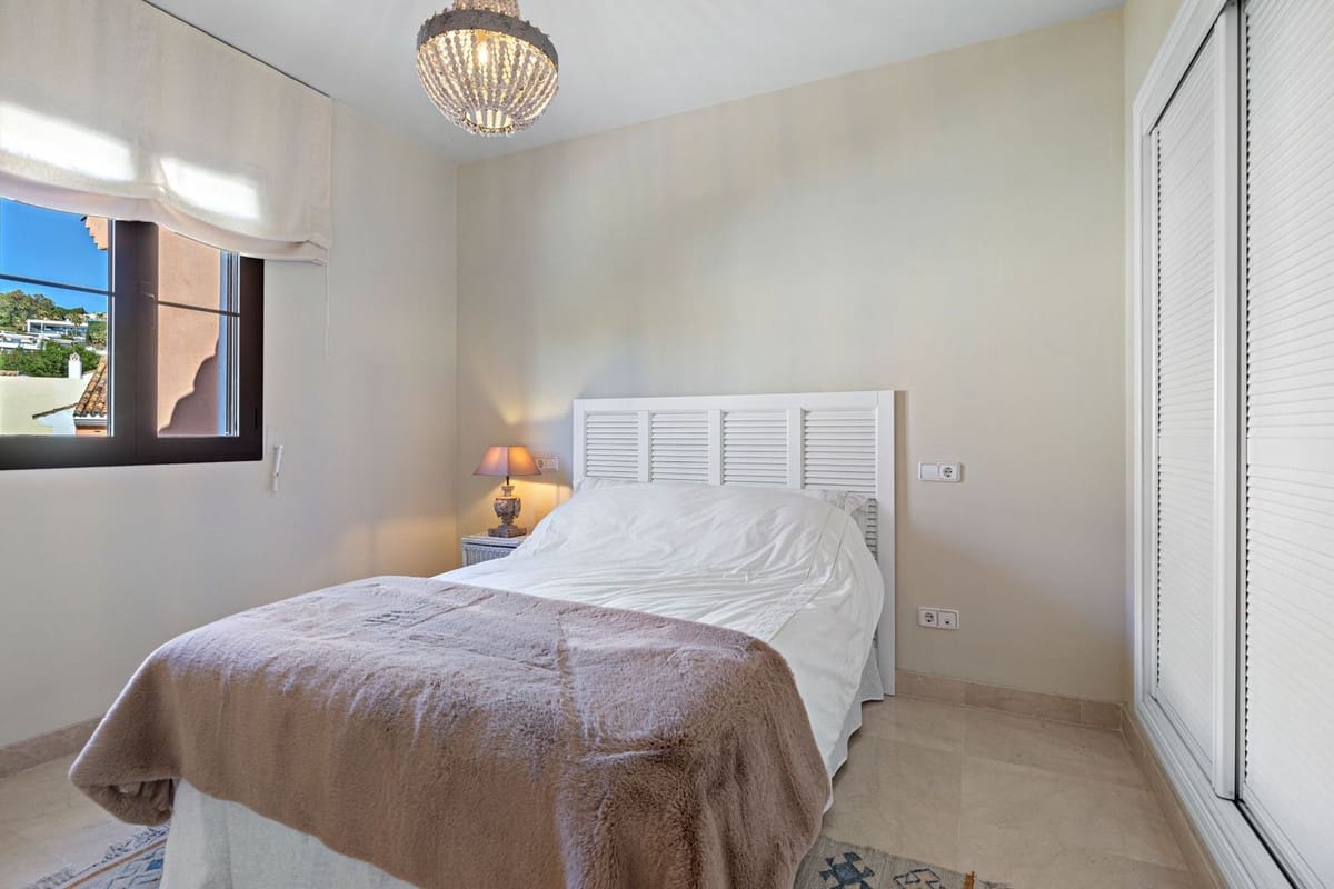 4 sypialnia Dom blizniak na sprzedaż w Benahavis z basenem garażem - 1 050 000 € (Ref: 9570281)