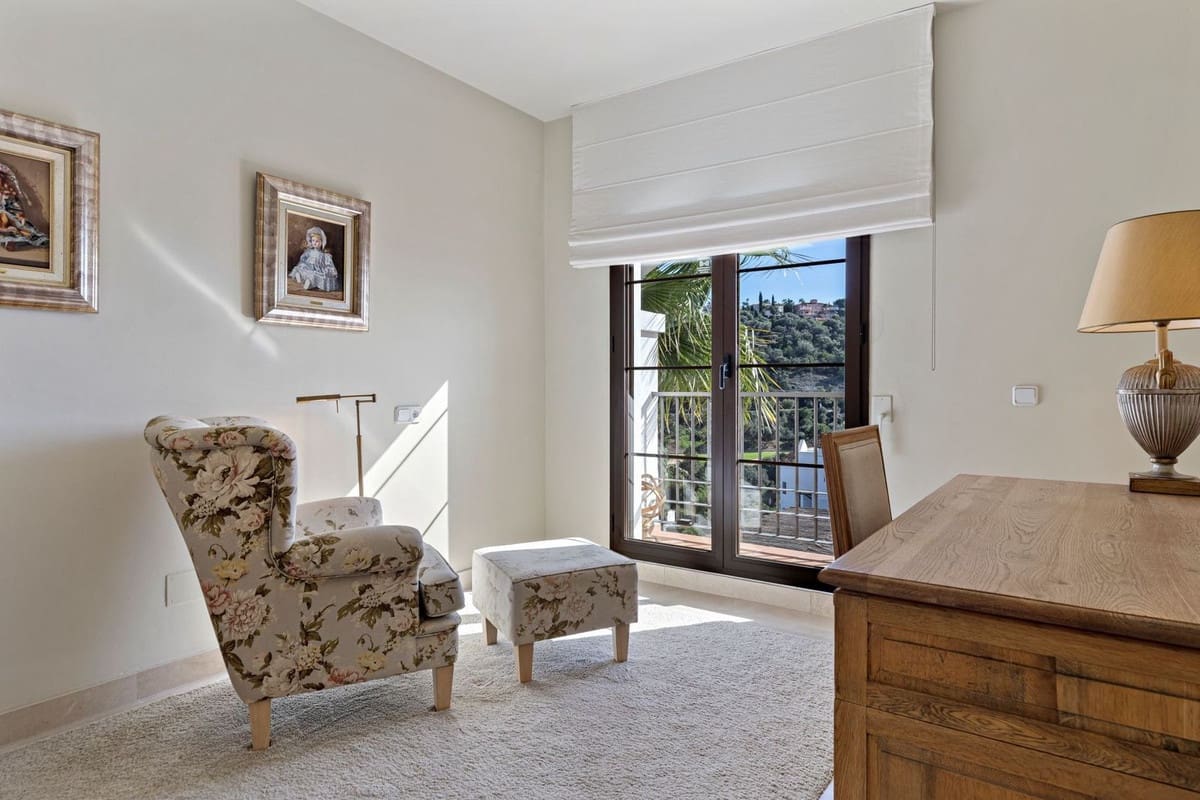 4 sypialnia Dom blizniak na sprzedaż w Benahavis z basenem garażem - 1 050 000 € (Ref: 9570281)