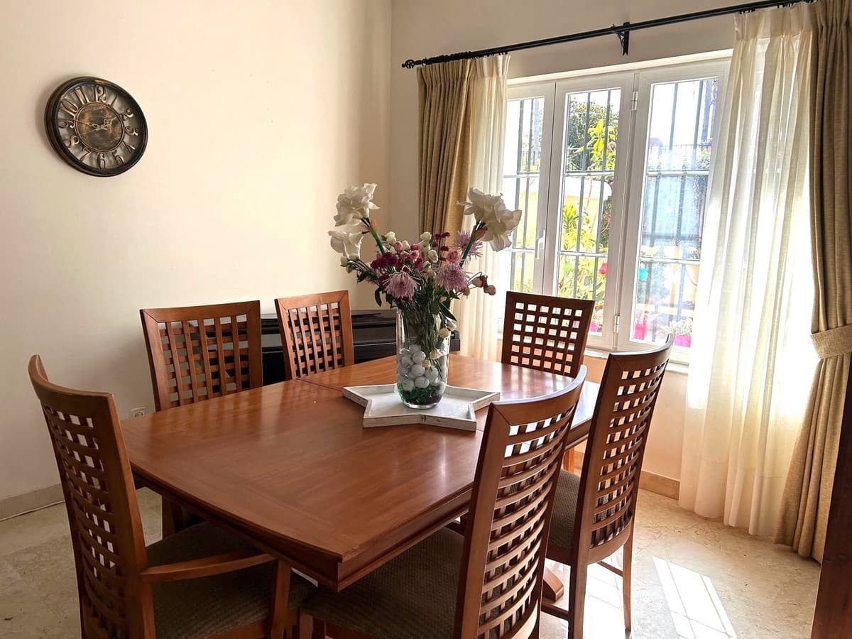 3 makuuhuone Paritalo myytävänä paikassa Elviria mukana uima-altaan 
autotalli - 695 000 € (Ref: 9572067)