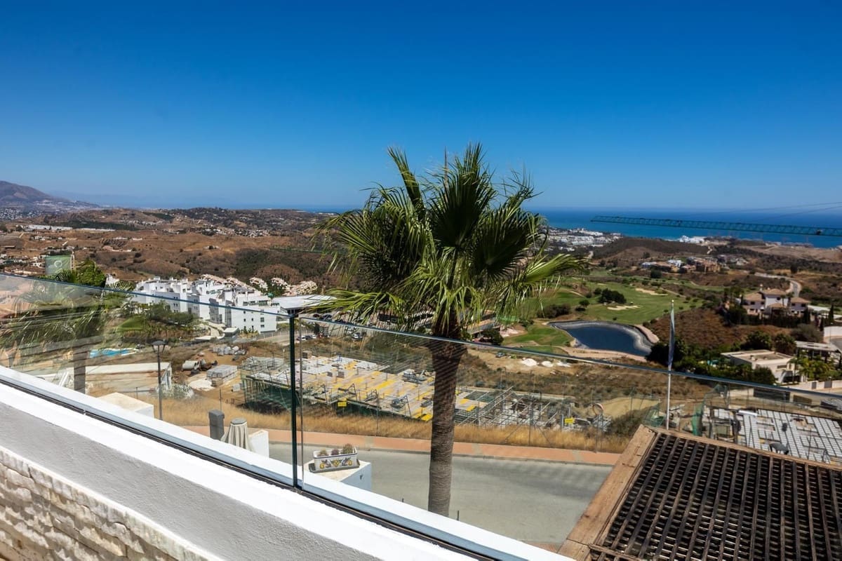 5 quarto Penthouse para venda em Mijas com piscina garagem - 900 000 € (Ref: 9575386)