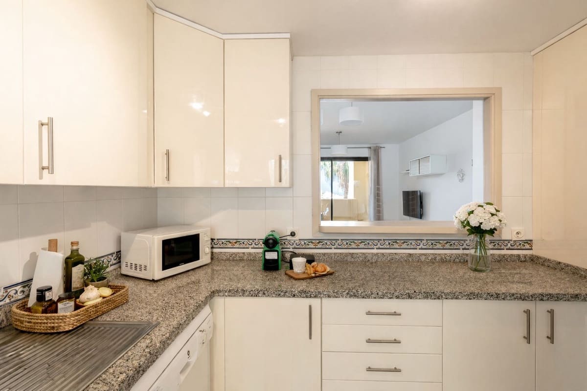 2 slaapkamer Appartement te koop in Manilva met zwembad - € 275.000 (Ref: 9585242)