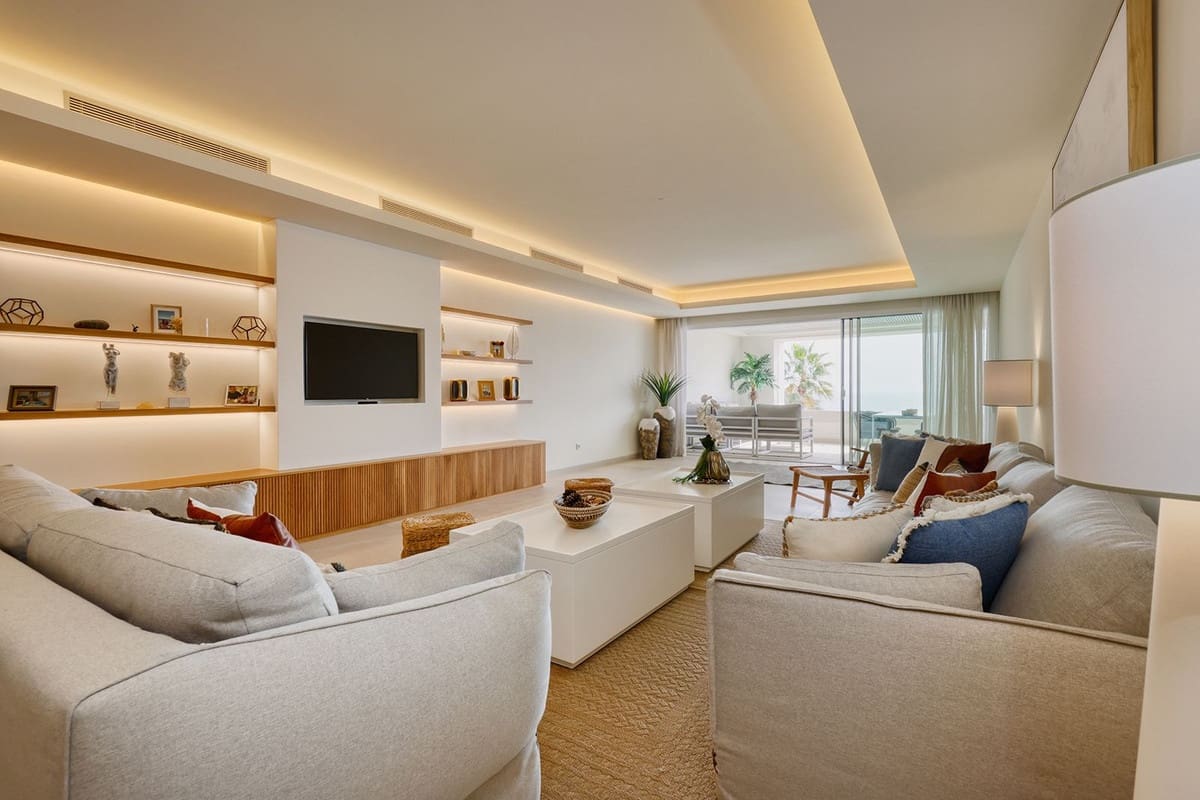 3 bedroom Beach Apartment for sale in Estepona with pool garage - € 2,150,000 (Ref: 9598510)