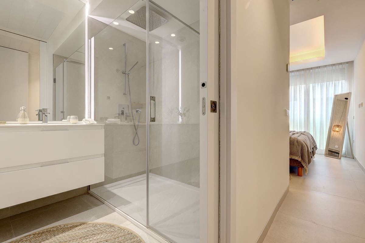 3 bedroom Beach Apartment for sale in Estepona with pool garage - € 2,150,000 (Ref: 9598510)