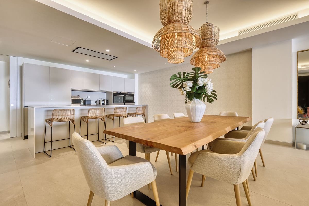 3 bedroom Beach Apartment for sale in Estepona with pool garage - € 2,150,000 (Ref: 9598510)