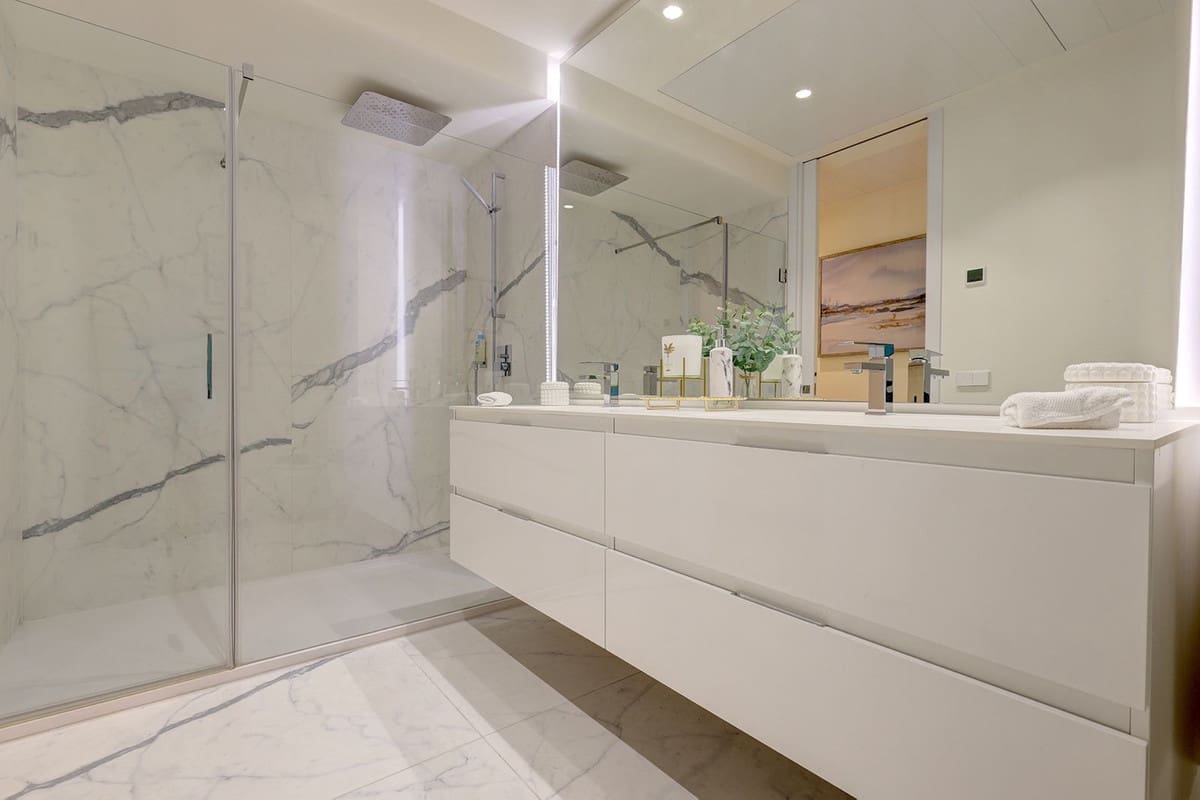 3 bedroom Beach Apartment for sale in Estepona with pool garage - € 2,150,000 (Ref: 9598510)