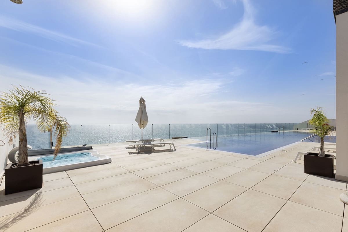 3 bedroom Beach Apartment for sale in Estepona with pool garage - € 2,150,000 (Ref: 9598510)