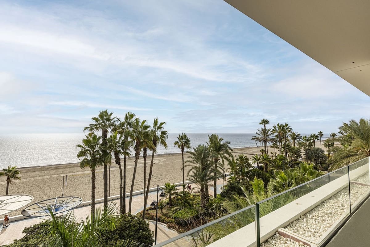 3 bedroom Beach Apartment for sale in Estepona with pool garage - € 2,150,000 (Ref: 9598510)