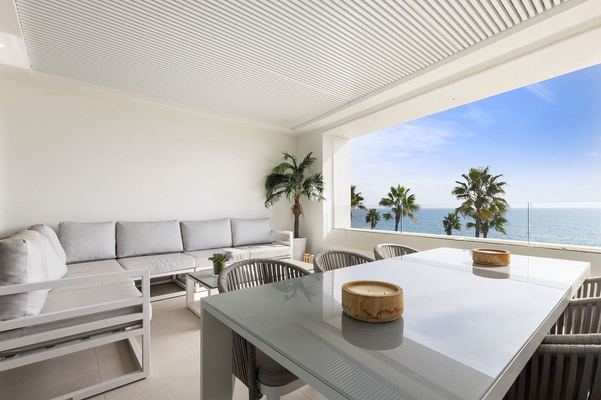 3 bedroom Beach Apartment for sale in Estepona with pool garage - € 2,150,000 (Ref: 9598510)