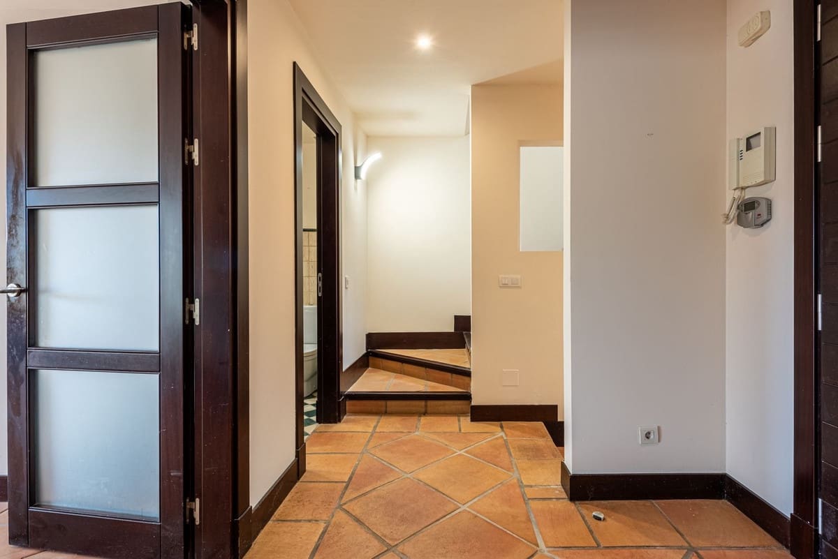 4 soveværelse Byhus til salg i Benahavis med swimmingpool garage - € 598.000 (Ref: 9598512)