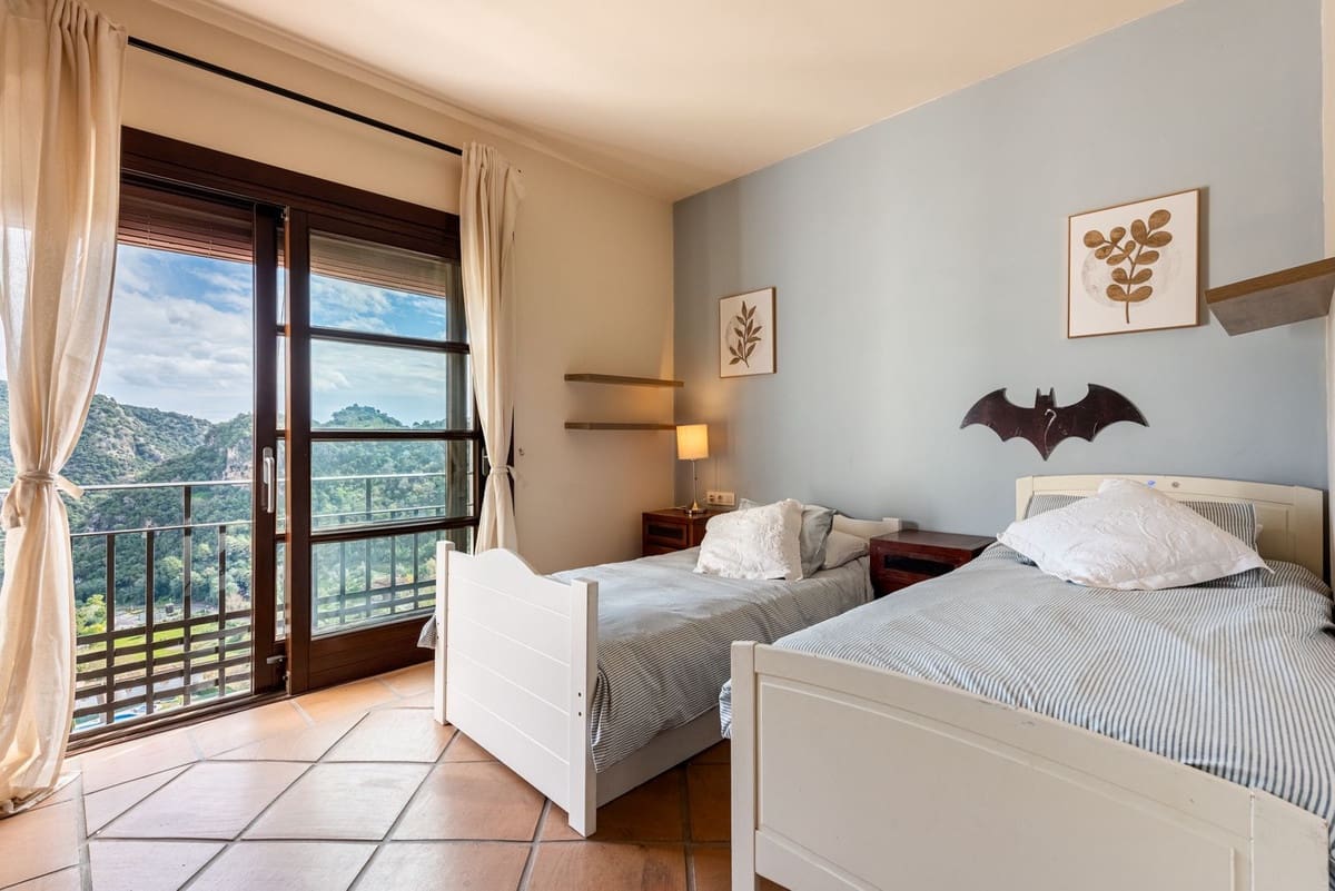 4 soveværelse Byhus til salg i Benahavis med swimmingpool garage - € 598.000 (Ref: 9598512)