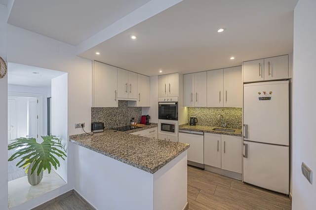 2 soveværelse Lejlighed til salg i Elviria, Marbella med swimmingpool garage - € 685.000 (Ref: 9603559)