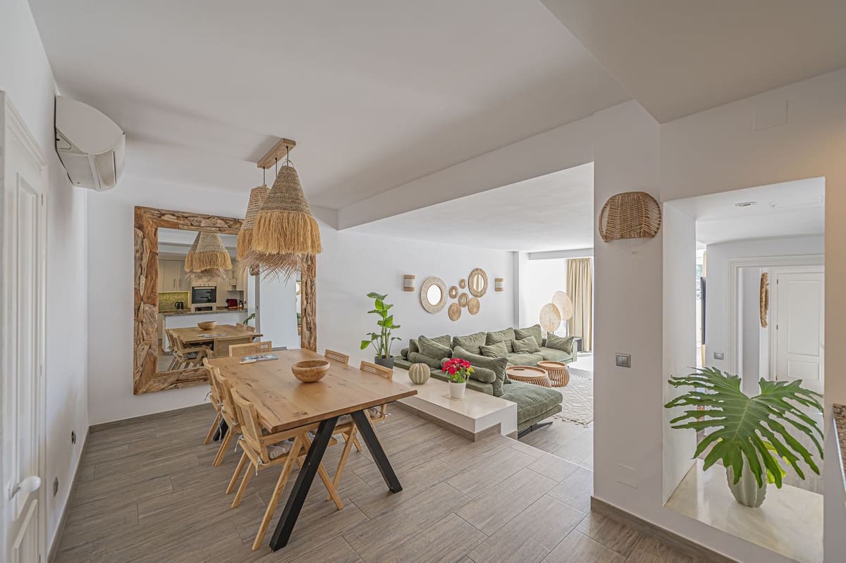 Apartamento de 2 habitaciones en Elviria en venta con piscina garaje - 685.000 € (Ref: 9603559)