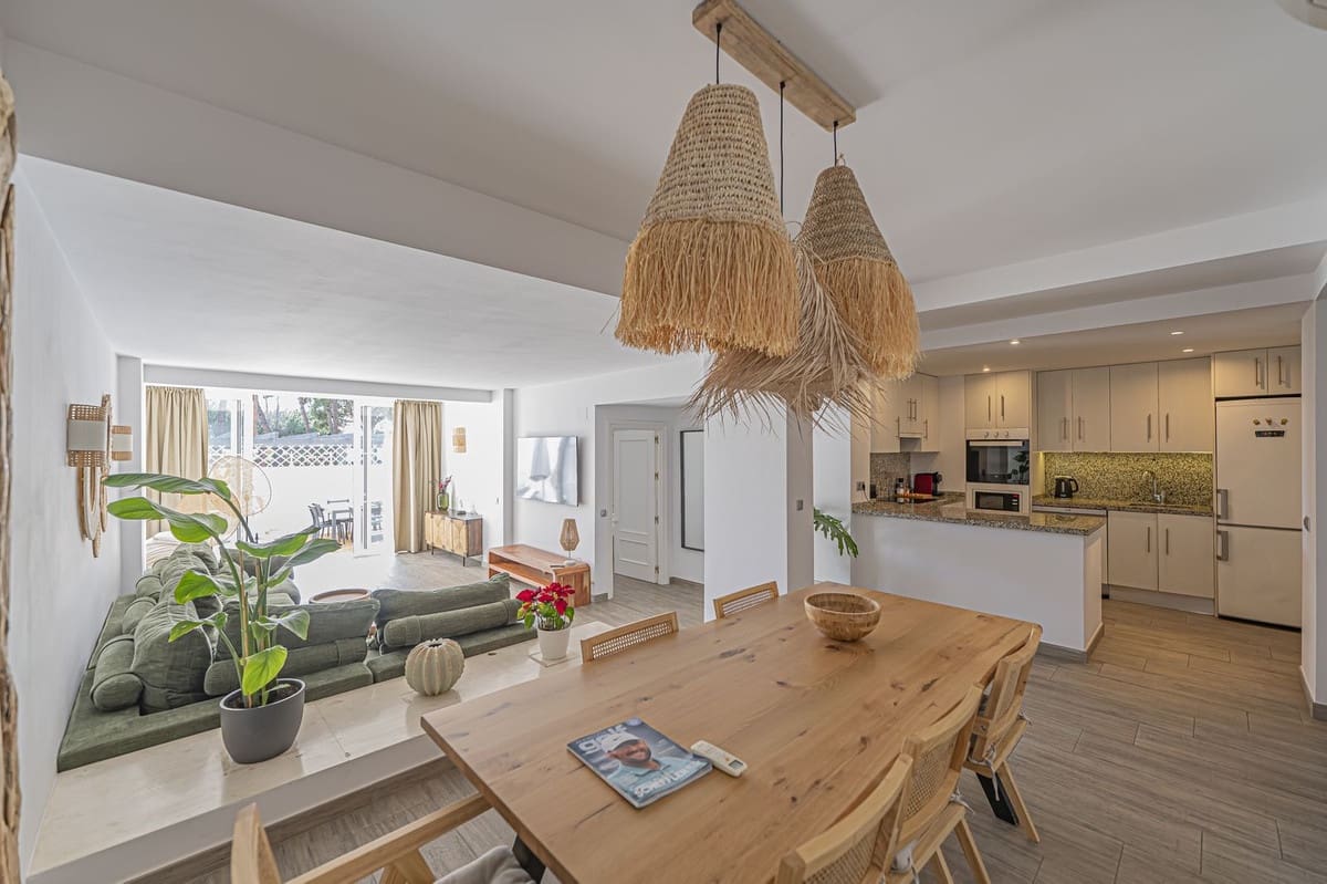 Apartamento de 2 habitaciones en Elviria en venta con piscina garaje - 685.000 € (Ref: 9603559)