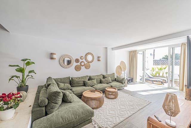 2 soveværelse Lejlighed til salg i Elviria, Marbella med swimmingpool garage - € 685.000 (Ref: 9603559)