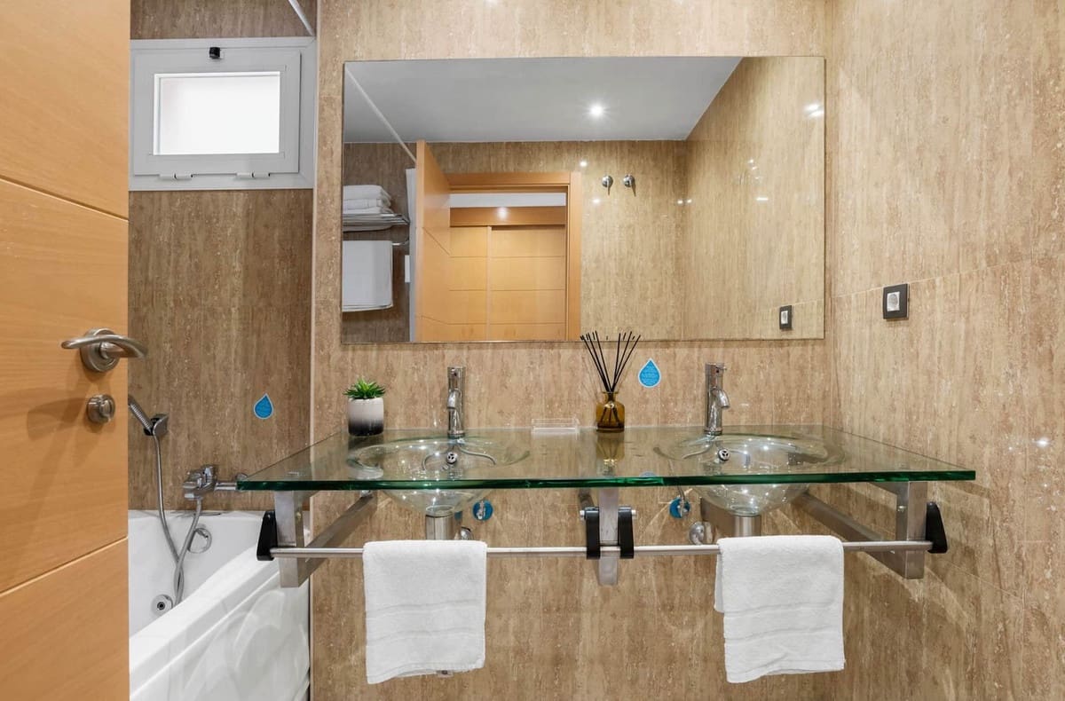 2 bedroom Apartment for sale in Estepona with pool garage - € 395,000 (Ref: 9606695)