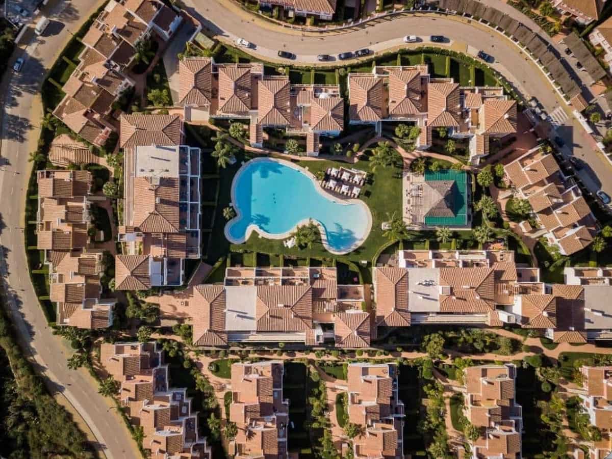 2 bedroom Apartment for sale in Estepona with pool garage - € 395,000 (Ref: 9606695)