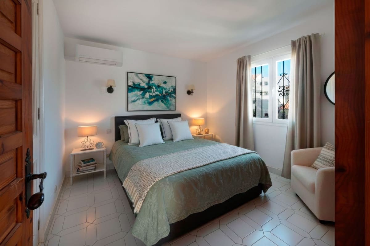 3 bedroom Villa for sale in Miraflores with pool garage - € 649,000 (Ref: 9606766)