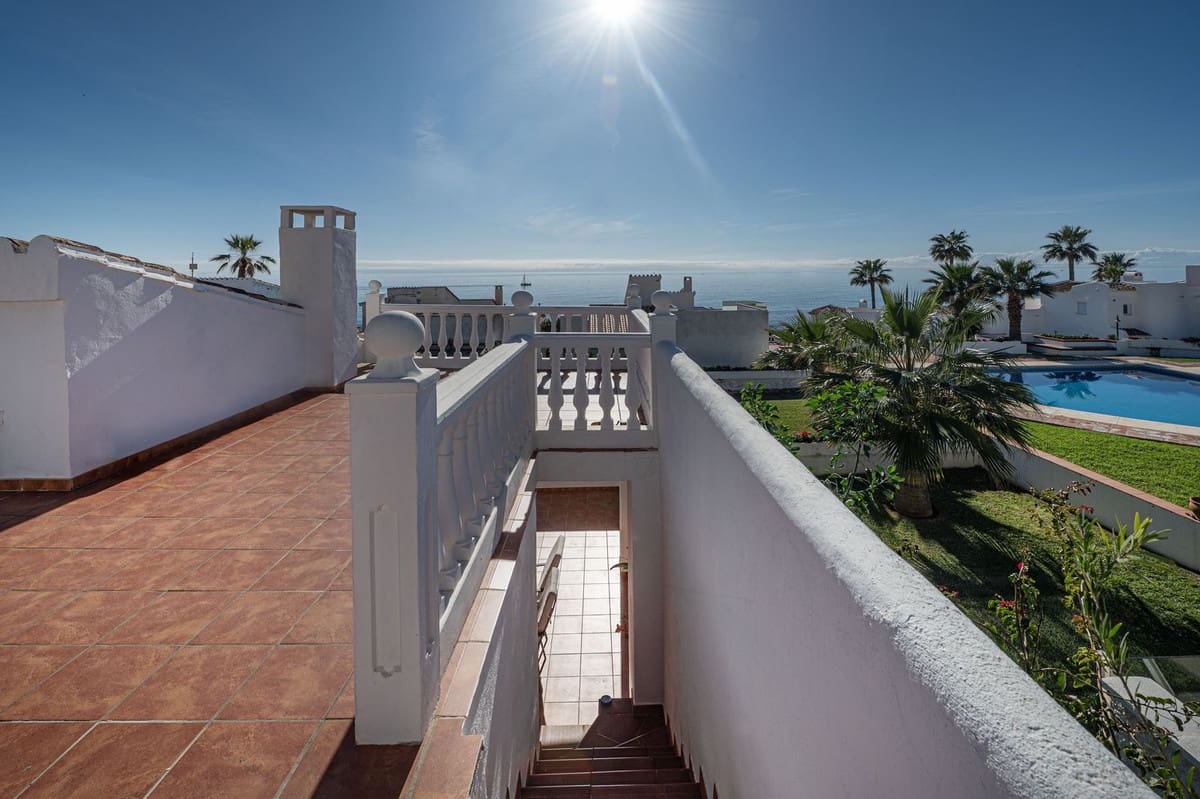 3 bedroom Villa for sale in Miraflores with pool garage - € 649,000 (Ref: 9606766)