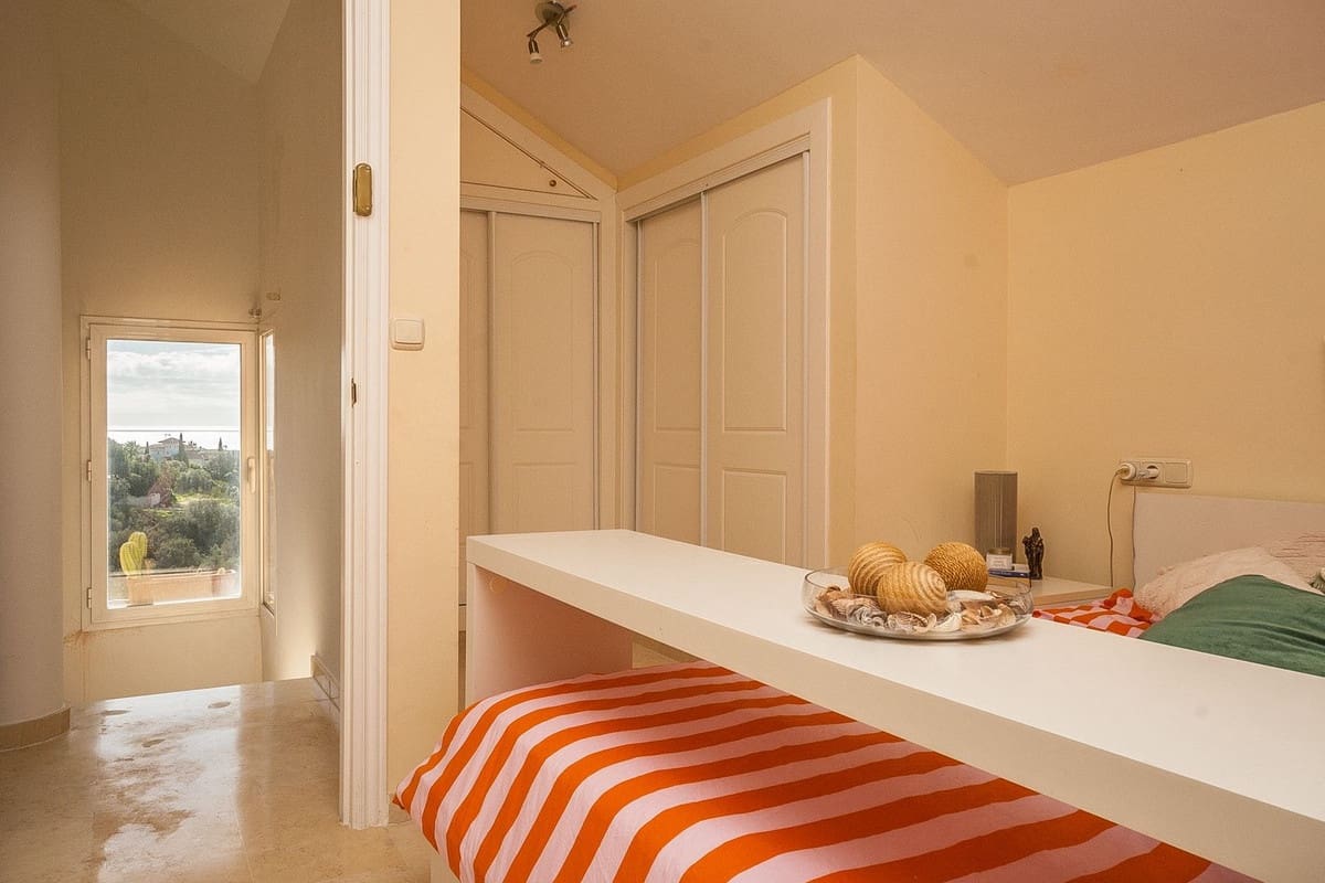 2 sypialnia Penthouse na sprzedaż w Elviria z basenem garażem - 498 000 € (Ref: 9610595)