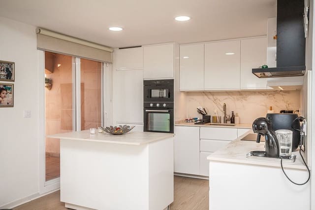 2 sypialnia Penthouse na sprzedaż w Elviria, Marbella z basenem garażem - 498 000 € (Ref: 9610595)