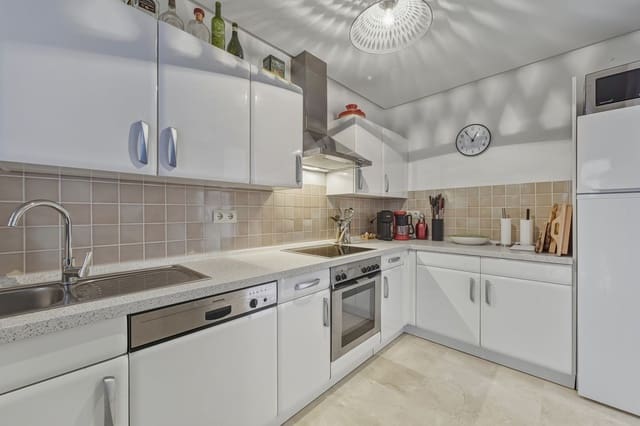 2 makuuhuone Huoneisto myytävänä paikassa Calahonda, Mijas mukana uima-altaan 
autotalli - 335 000 € (Ref: 9614530)