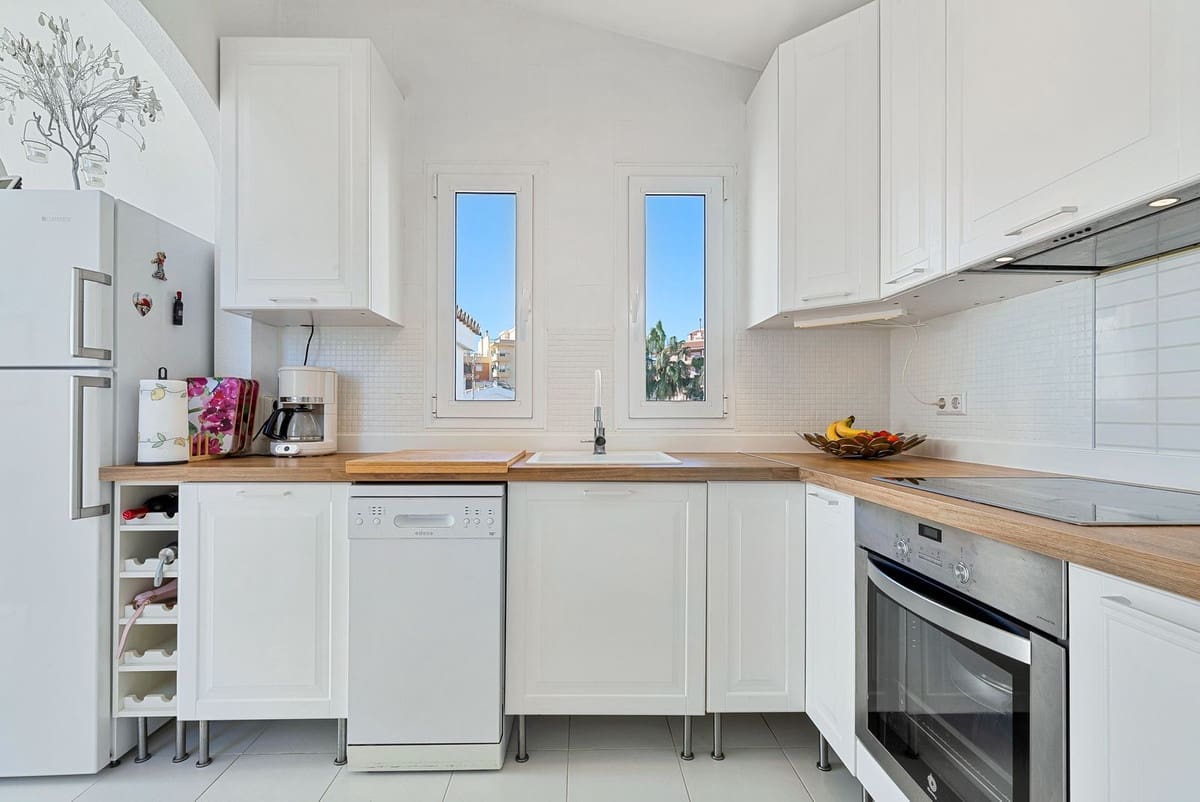 2 sovrum Takvåning till salu i Fuengirola med pool garage - 395 000 € (Ref: 9624253)