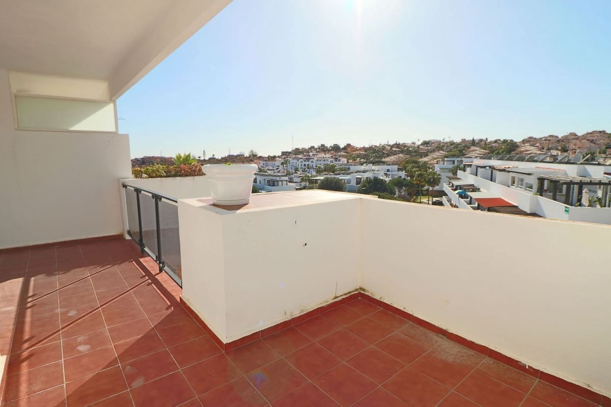2 bedroom Apartment for sale in Riviera del Sol with pool garage - € 265,000 (Ref: 9629245)