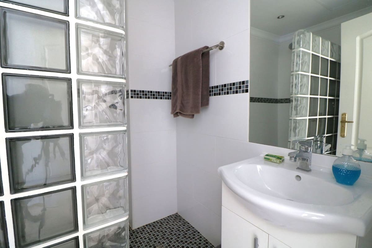 2 bedroom Apartment for sale in Riviera del Sol with pool garage - € 265,000 (Ref: 9629245)