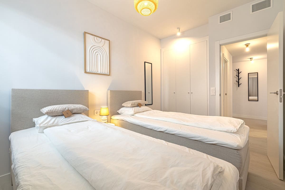 3 quarto Apartamento para venda em Estepona com piscina garagem - 449 000 € (Ref: 9629246)