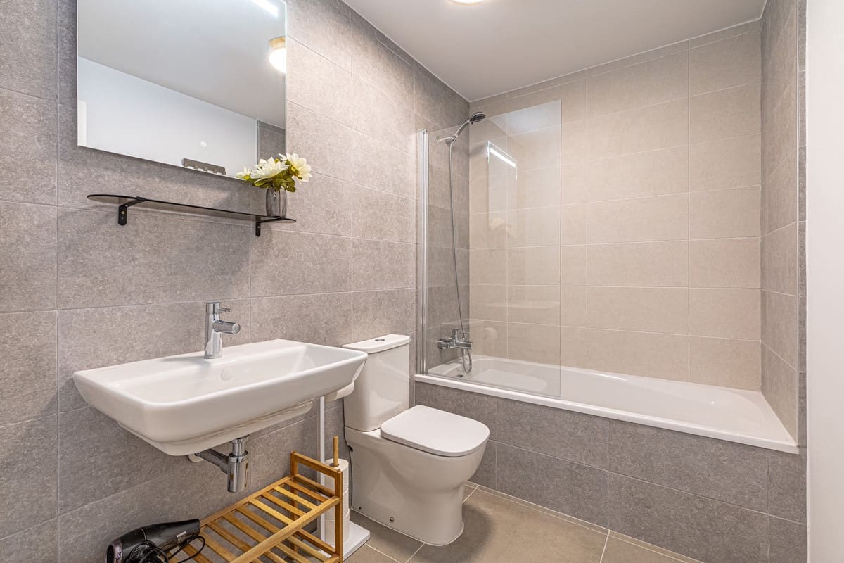 3 quarto Apartamento para venda em Estepona com piscina garagem - 449 000 € (Ref: 9629246)