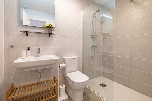 3 quarto Apartamento para venda em Estepona com piscina garagem - 449 000 € (Ref: 9629246)