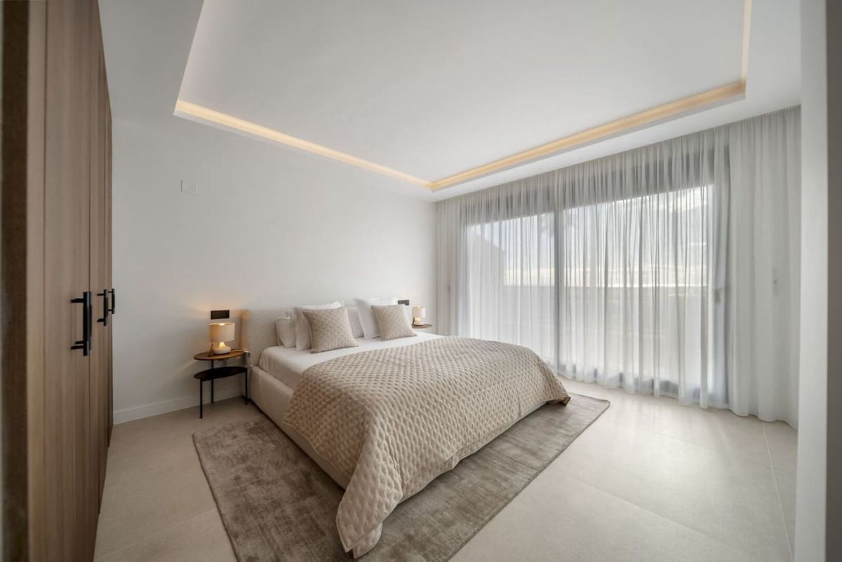 3 makuuhuone Kattohuoneisto myytävänä paikassa Nueva Andalucia mukana uima-altaan 
autotalli - 1 650 000 € (Ref: 9632849)