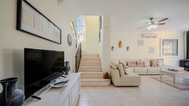 3 slaapkamer Villa te koop in Manilva met zwembad - € 589.000 (Ref: 9632865)