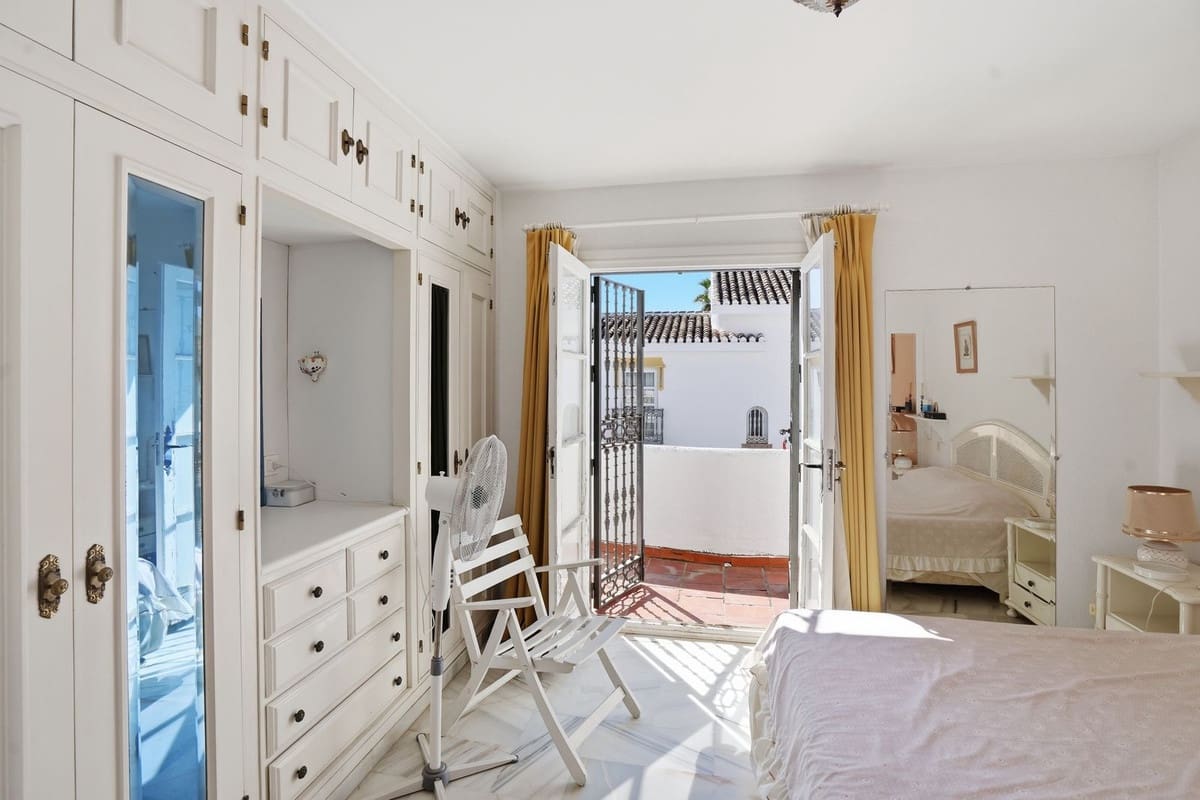 3 soverom Hus til salgs i La Cala de Mijas med svømmebasseng garasje - € 649 000 (Ref: 9639914)