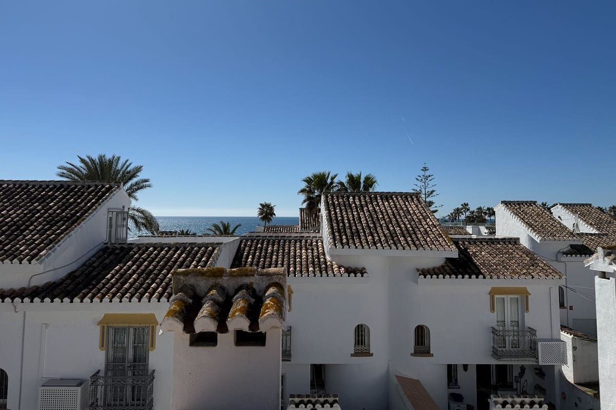 3 soverom Hus til salgs i La Cala de Mijas med svømmebasseng garasje - € 649 000 (Ref: 9639914)