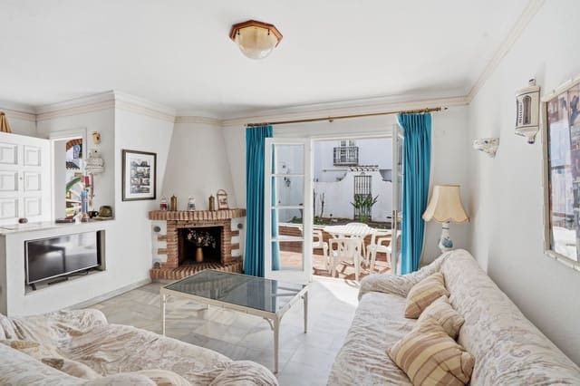 3 makuuhuone Omakotitalo myytävänä paikassa La Cala de Mijas, Mijas mukana uima-altaan 
autotalli - 649 000 € (Ref: 9639914)