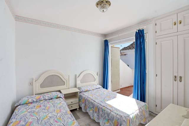 3 makuuhuone Omakotitalo myytävänä paikassa La Cala de Mijas, Mijas mukana uima-altaan 
autotalli - 649 000 € (Ref: 9639914)