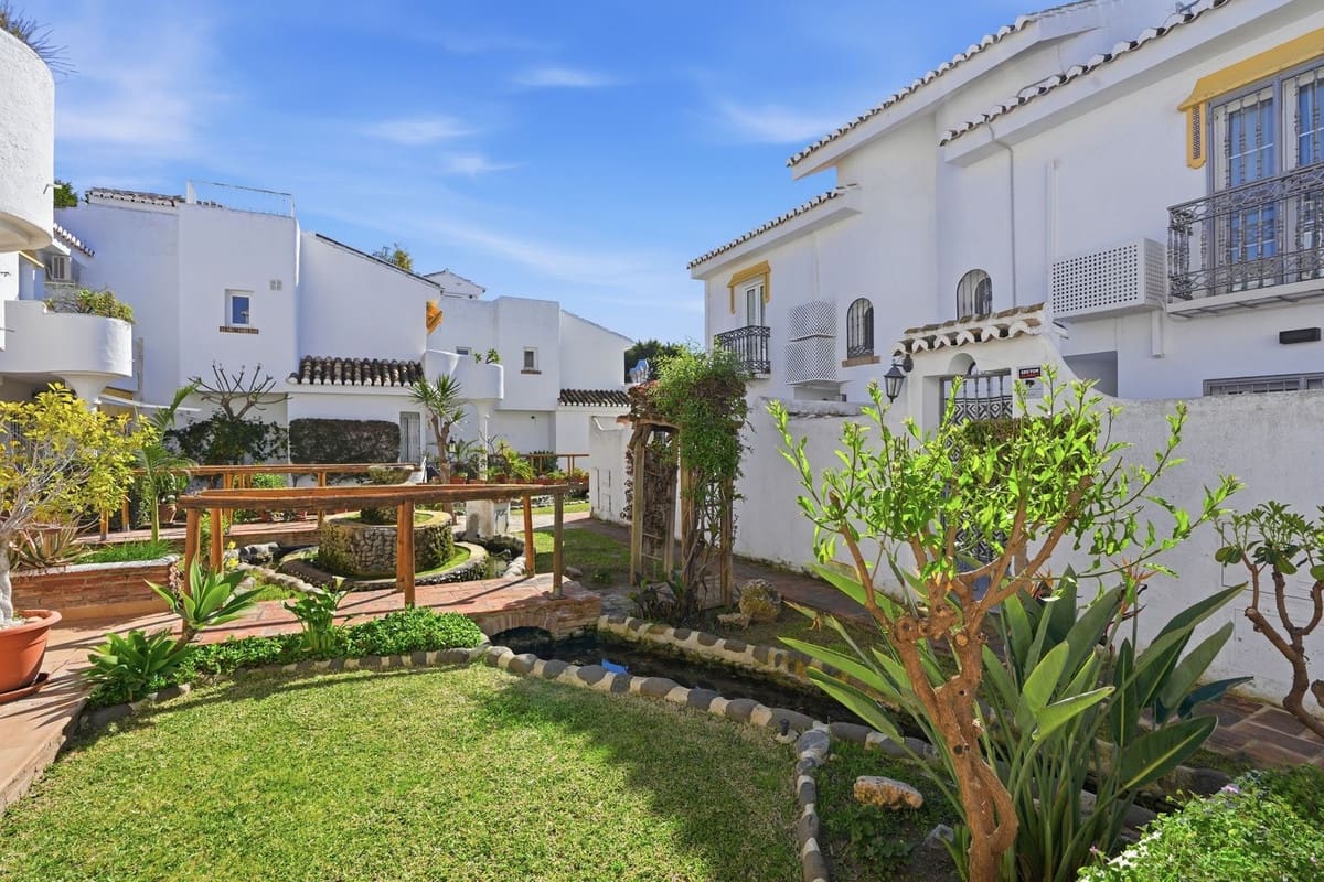 3 soverom Hus til salgs i La Cala de Mijas med svømmebasseng garasje - € 649 000 (Ref: 9639914)