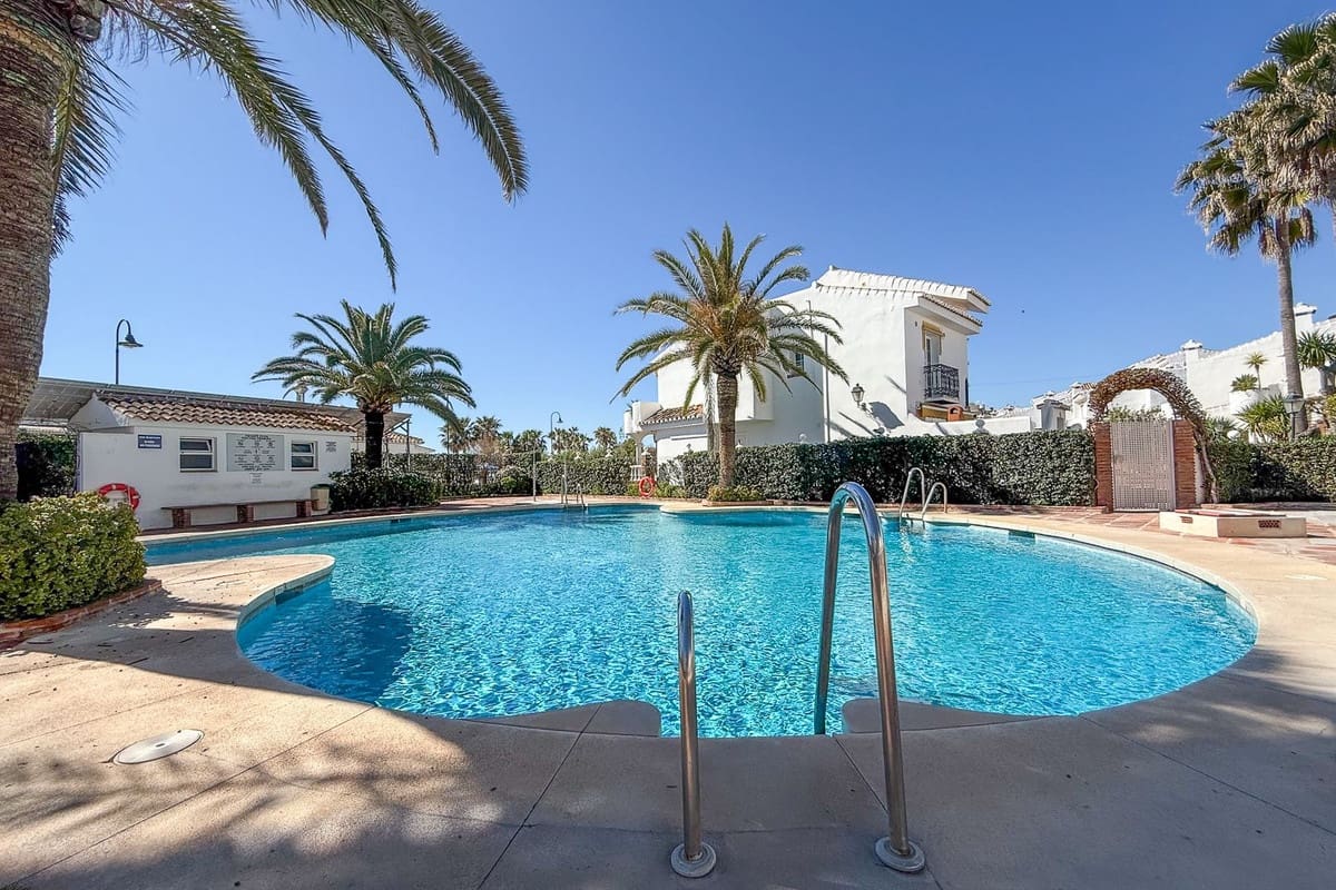 3 soverom Hus til salgs i La Cala de Mijas med svømmebasseng garasje - € 649 000 (Ref: 9639914)