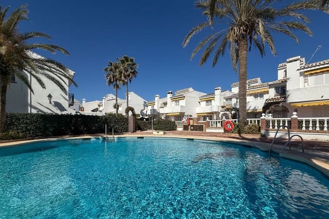3 makuuhuone Omakotitalo myytävänä paikassa La Cala de Mijas, Mijas mukana uima-altaan 
autotalli - 649 000 € (Ref: 9639914)