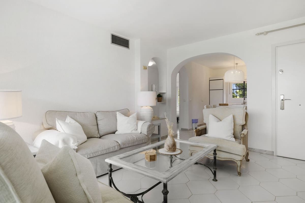 2 Zimmer Apartment zu verkaufen in Miraflores mit Pool - 350.000 € (Ref: 9643583)