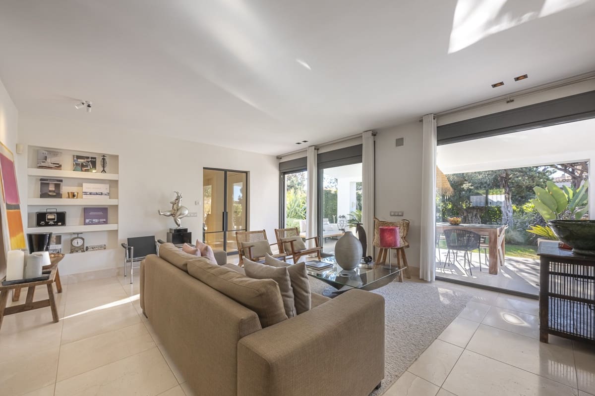 3 sovrum Villa till salu i Marbesa med pool garage - 1 995 000 € (Ref: 9650921)