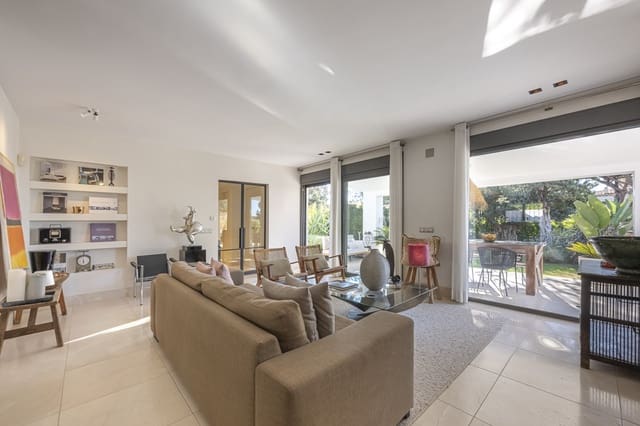 3 sovrum Villa till salu i Marbesa, Marbella med pool garage - 1 995 000 € (Ref: 9650921)