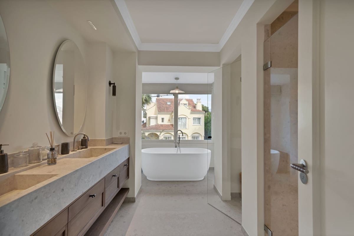 Chalet de 7 habitaciones en San Pedro de Alcantara en venta con piscina garaje - 2.395.000 € (Ref: 9665358)